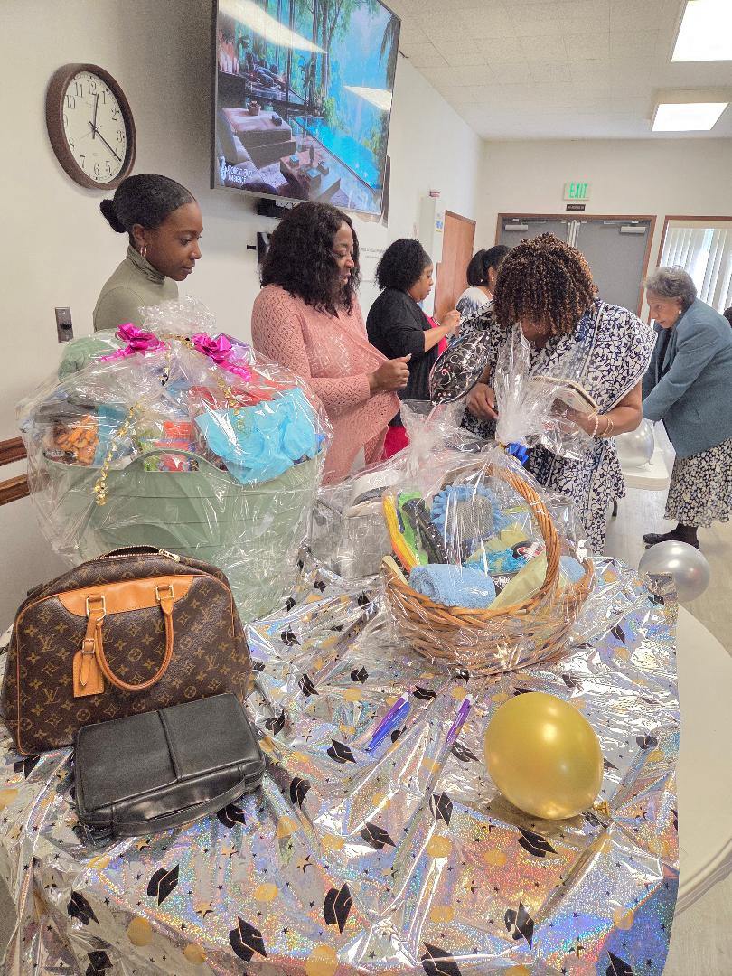 Basket-Thon gift baskets table